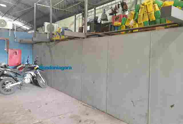 Mulher é flagrada tentando furtar objetos em depósito da Central de Flagrantes