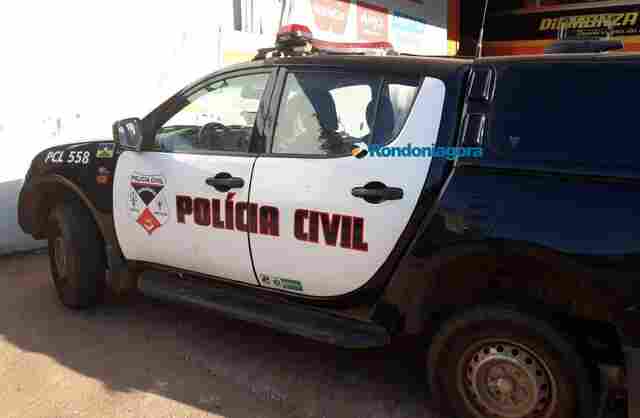 Homem é flagrado por segurança furtando calçados em loja no centro de Porto Velho