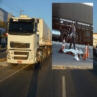 Carreta avança sinal vermelho e esmaga motociclista