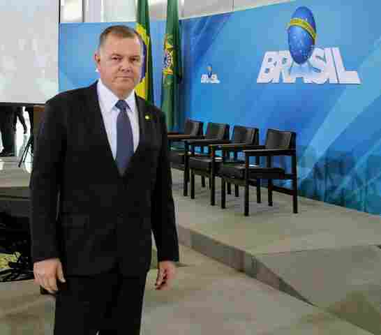 Lei de Regularização Fundiária é sancionada e Mosquini e Confúcio participam da cerimônia em Brasília