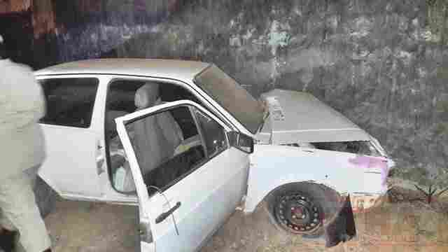 Bêbado e sem habilitação, pai colide carro em muro e criança fica em estado de choque