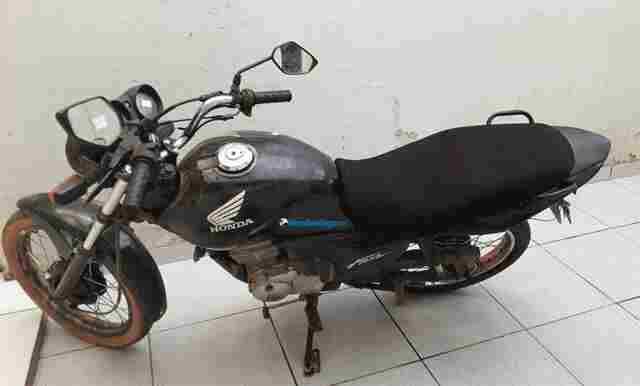 Jovem é preso após vítima vê-lo em pizzaria com moto furtada em 2016