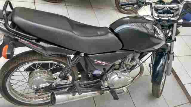 Jovem é preso com motocicleta roubada e placa adulterada na Zona Leste da Capital