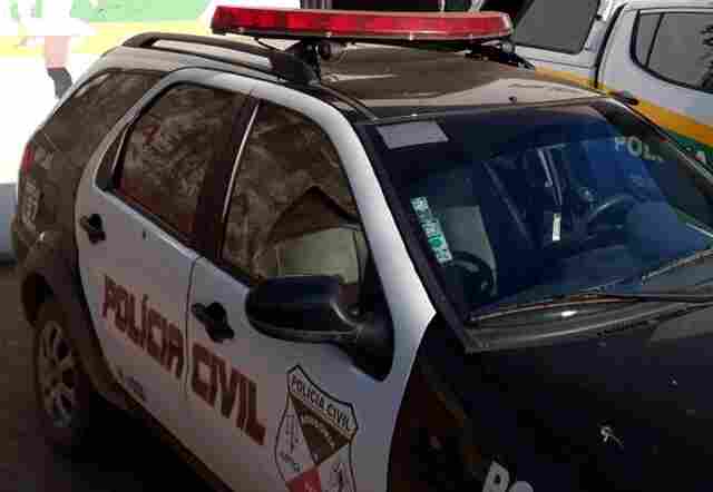 Policial reage a assalto, troca tiros com bandidos e é baleado