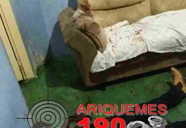 Criminosos executam homem em bar e deixam outro baleado na perna