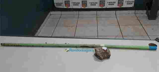 Idoso é agredido com pedradas após se negar a comprar combustível de desconhecido