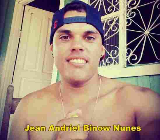 Jovem perde controle da moto e morre ao bater em semáforo