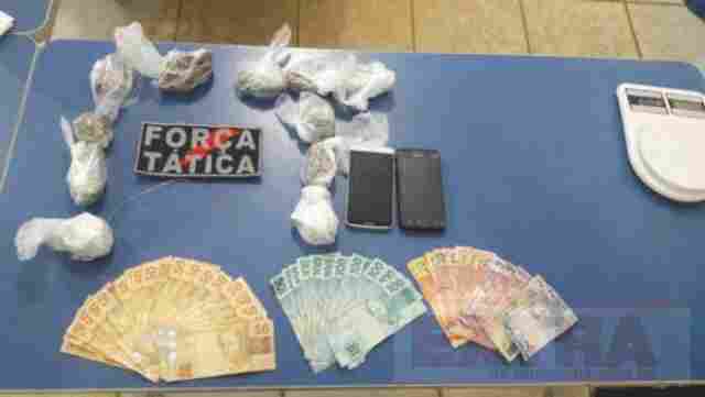 Força Tática apreende maconha e fecha boca de fumo