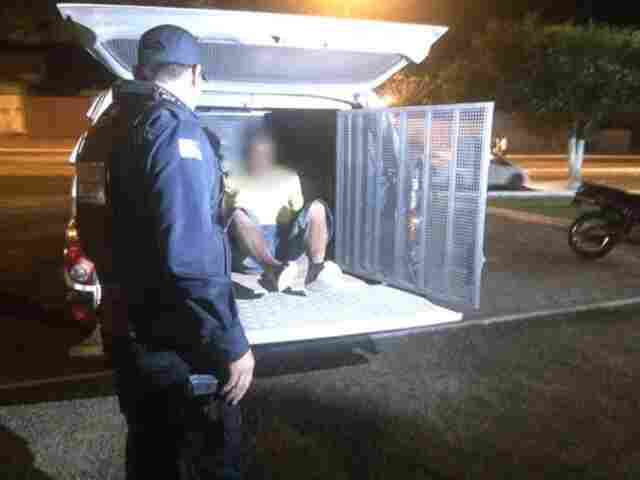 Populares flagram e detêm homem abusando de criança no parque de exposições