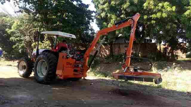 Em Porto Velho, Semusb testa roçadeira articulada que faz serviço de 30 homens