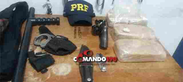 Ex-presidiário é preso com drogas, arma, colete balístico e alega ser agente penitenciário