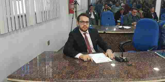 Márcio Oliveira é atendido com recuperação de luminárias e reposição de lâmpadas na Rua Monte Santo