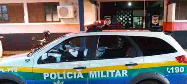 Assaltantes invadem loja e deixam família amarrada após assalto