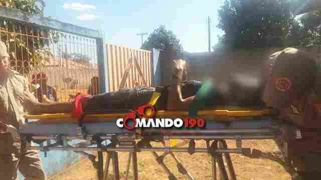 Jovem é atingido por cinco tiros enquanto caminhava na rua