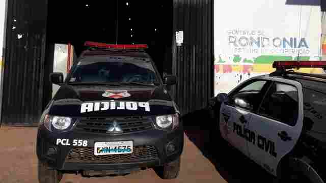 Homem agride e expulsa esposa de casa por ciúmes