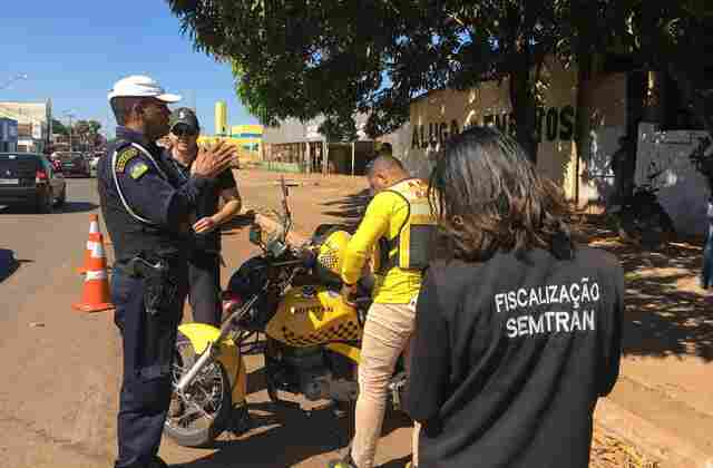 Semtran apreende quase 200 veículos fazendo transporte irregular de passageiros na capital