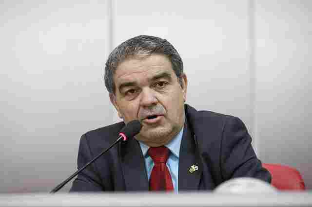 Deputado Aélcio da TV pede drenagem pluvial para rua Buenos Aires, na capital