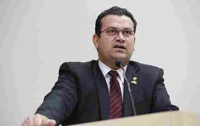 Projeto de Ezequiel Júnior busca coibir adulteração em bombas de combustível