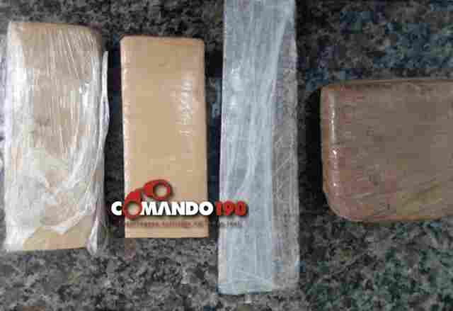 Após denúncias, PM apreende quase dois quilos de maconha, armas e munições