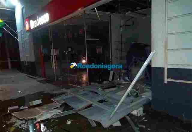 Vídeo: Bando armado com fuzis aterroriza Nova Mutum e explode caixas eletrônicos