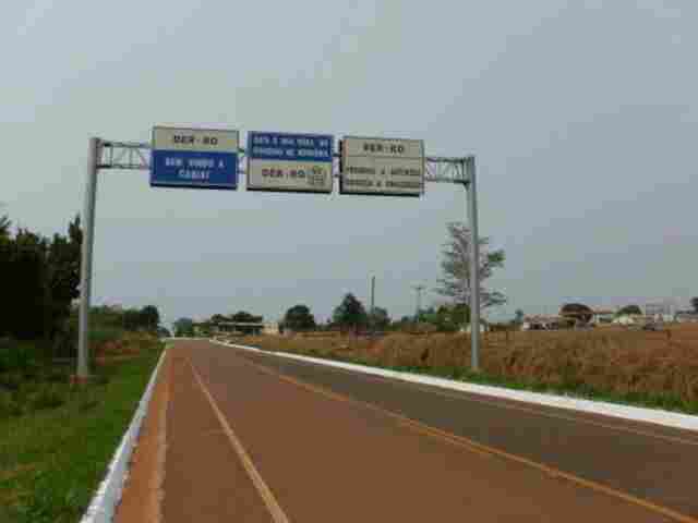 Bandidos tentam matar adolescente a tiros em lanchonete