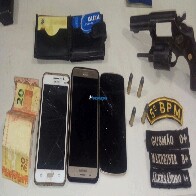 Polícia prende trio suspeito de assaltos com revólver na Zona Leste