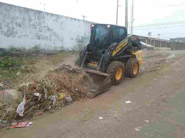 Semusb realiza mutirão de limpeza no Bairro Baixa União