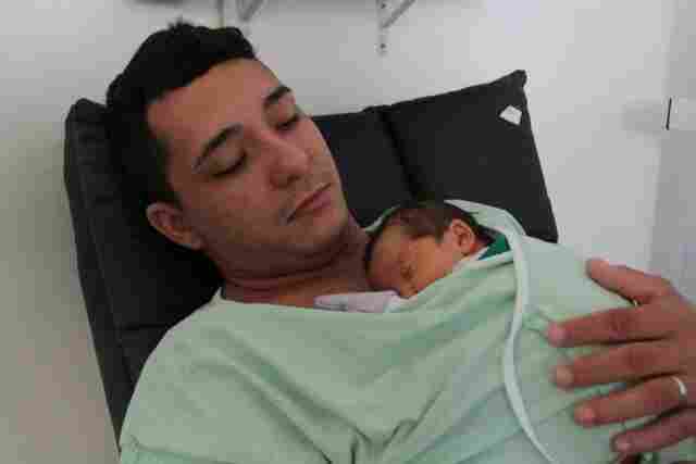 Pais acompanham evolução de bebês prematuros utilizando Método Canguru no HB, em Porto Velho