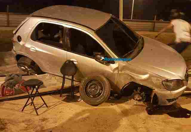 Jovem é preso por embriaguez na direção após colidir veículo contra obra do Espaço Alternativo