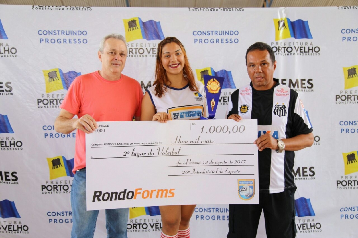 Equipe masculina de vôlei de Nova Califórnia também leva troféu de campeã do 26º Interdistrital
