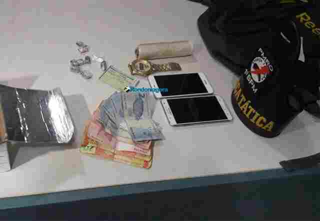 Polícia prende dupla vendendo droga na Zona Sul