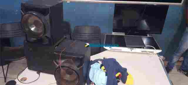 Trio furta residência na Zona Leste e é preso após testemunha acionar a PM