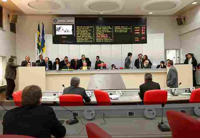 Assembleia realiza sessão nesta sexta-feira para revogar o Auxílio Alimentação de R$ 6 mil