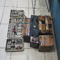 Homem armado com revólver é flagrado furtando baterias de caminhões