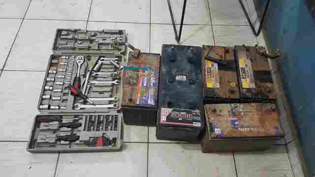 Homem armado com revólver é flagrado furtando baterias de caminhões