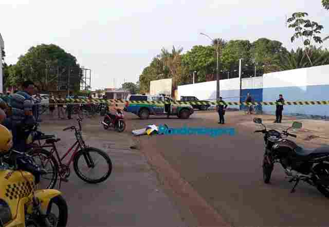 Mulher é assassinada a tiros na capital