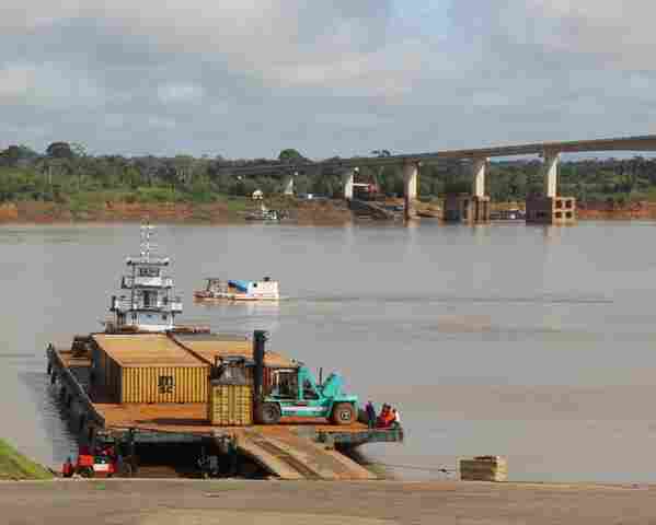 Projeto piloto de exportação de castanha da Bolívia inicia no Porto Público de Porto Velho