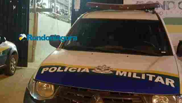 Vítima reage e imobiliza adolescente de 12 anos que tentava roubar celular em parada de ônibus