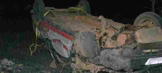 Quatro pessoas ficam feridas após capotamento na BR-364