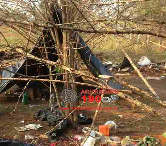 Homem é encontrado morto em barraca de lona