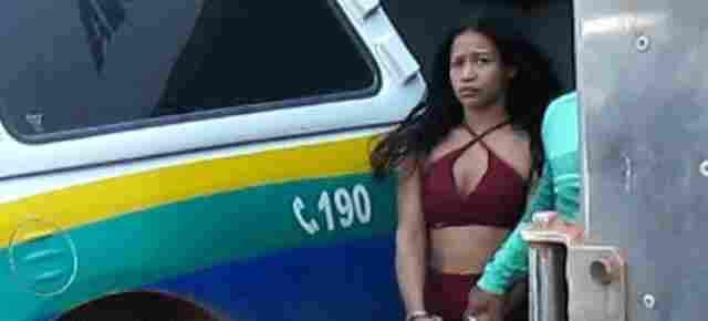 Flagrada por câmeras, mulher que participou de crime que baleou jovem com seis tiros é presa na rodoviária