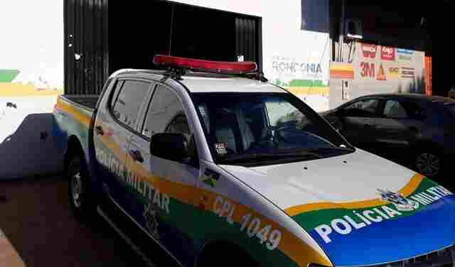 Homem tenta separar briga de casal, entra em luta corporal com amigo e é ameaçado de morte