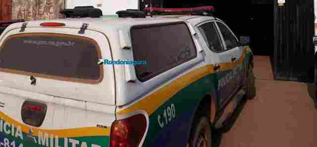 Homem deixa filho dentro do carro para buscar documento e acaba preso