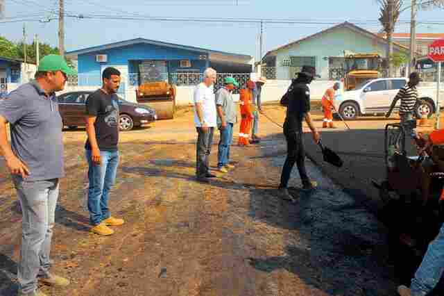 Deputado Airton agradece asfaltamento da rua 1º de Maio pelo DER
