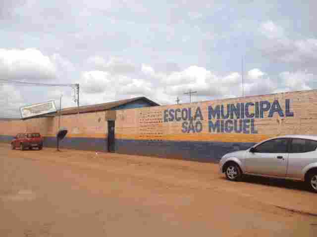 Diretor esclarece que escola não foi roubada