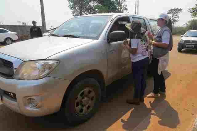 PRF faz blitz educativa para conscientizar sobre queimadas e incêndios florestais