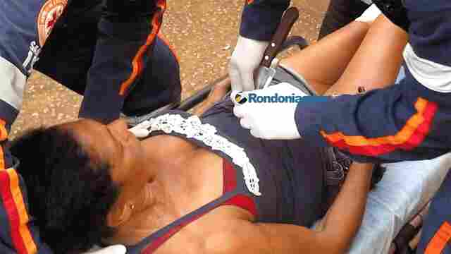 Mulher é atacada em motel e fica com faca cravada no abdômen