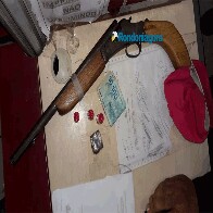 Suspeito é preso com droga e espingarda de cano serrado