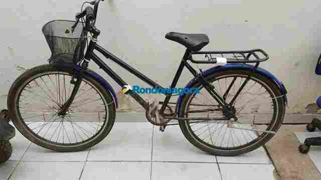 Homem furta capacetes dentro de empresa da capital e é detido por funcionários