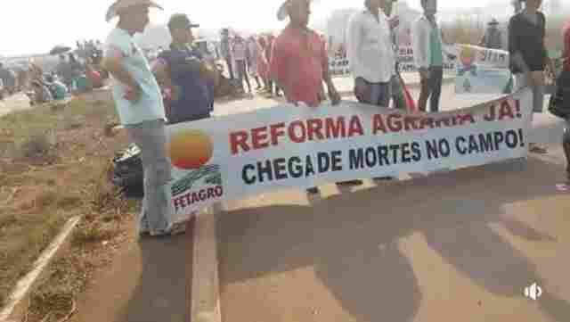 BR é fechada em Candeias por trabalhadores rurais